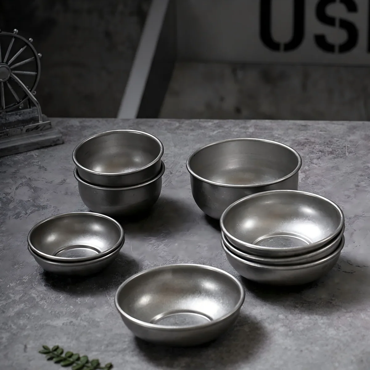 Snowflake-gray stainless steel bowls arranged on a tabletop